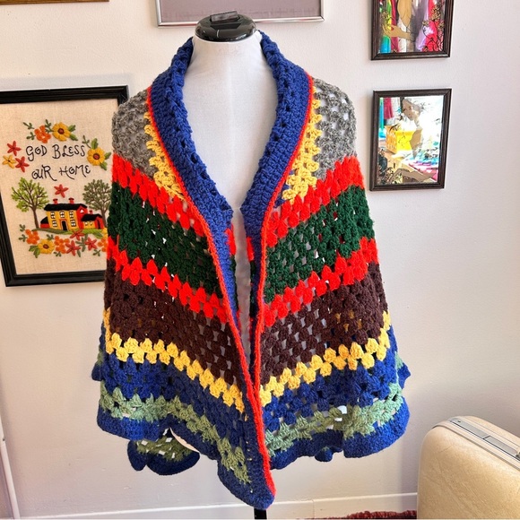 Vintage 70s Hand-Crocheted Sunset Groovy Granny Shawl Poncho - Picture 2 of 9